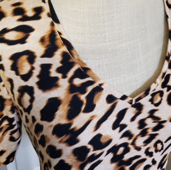 CHICO'S | Women's brown leopard-print  Pima cotton everyday tee. - Picture 5 of 8